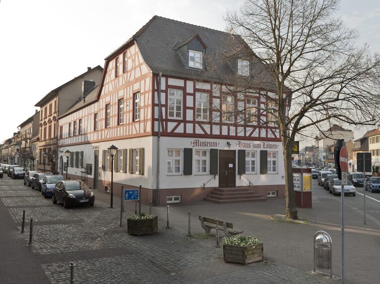 Das Stadtmuseum Haus Zum Löwen von aussen gesehen