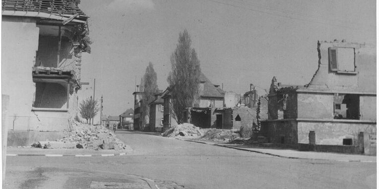 Bld. 18, Rheinstraße/ Ecke Schillerstraße mit Blick auf die Waldstraße c Stadt Neu Isenburg