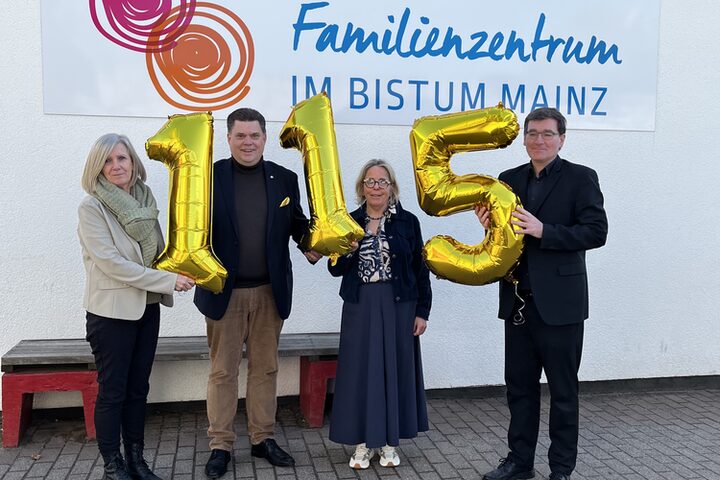 vlnr.: Diana Flucke-Leber, Erster Stadtrat Stefan Schmitt, Christina Moka, Pfarrer Martin Berker