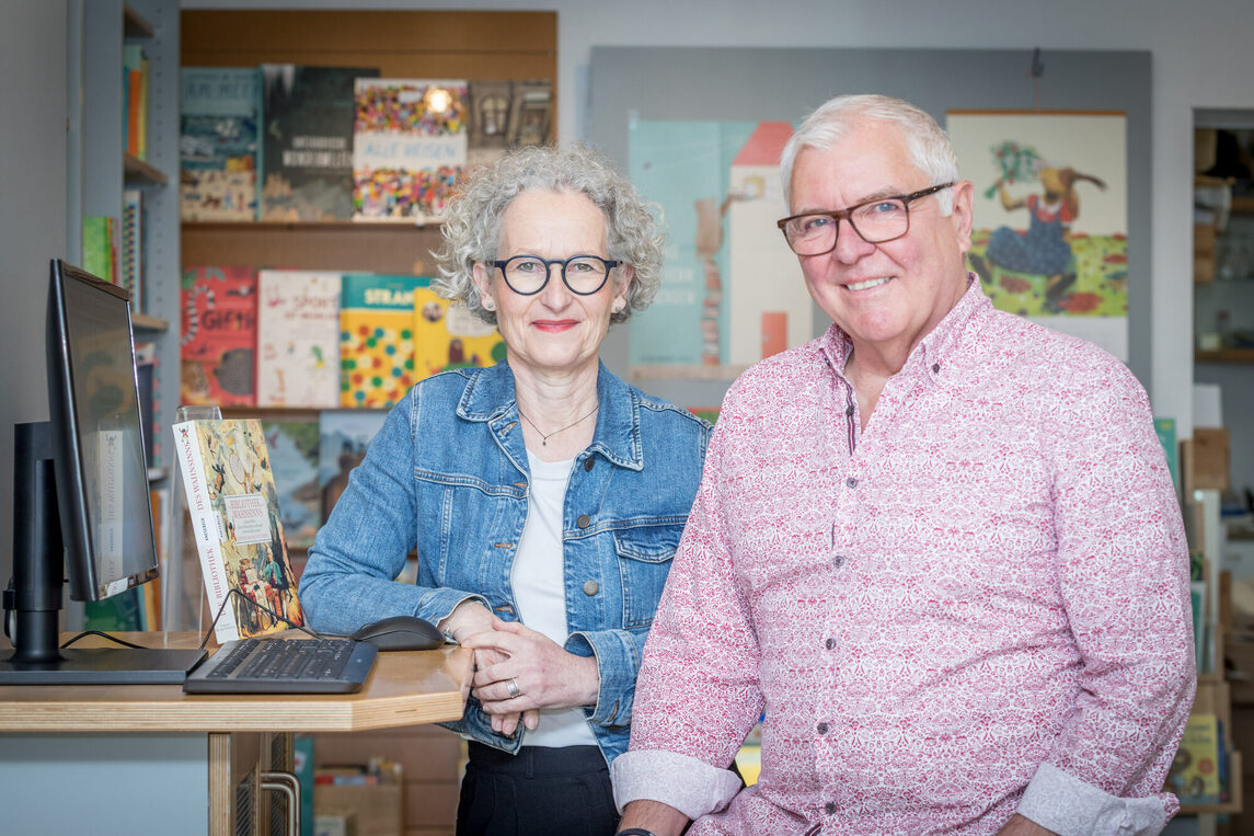 Anja Kronier und Michael Roth in ihrer Buchhandlung Buch 78 in Neu-Isenburg