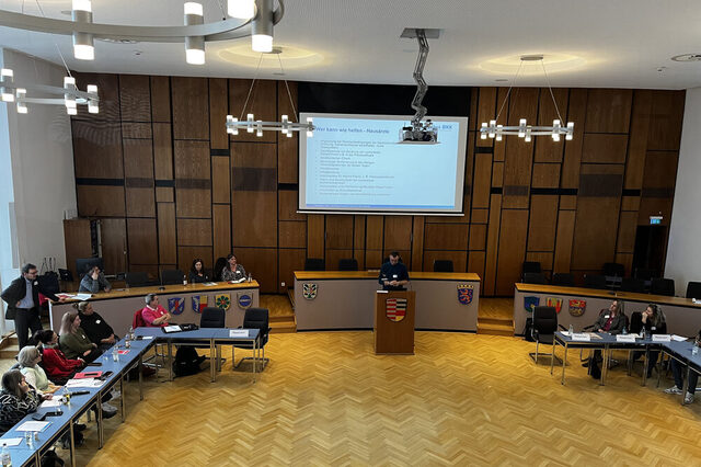 Netzwerktreffen im Plenarsaal im Rathaus Neu-Isenburg