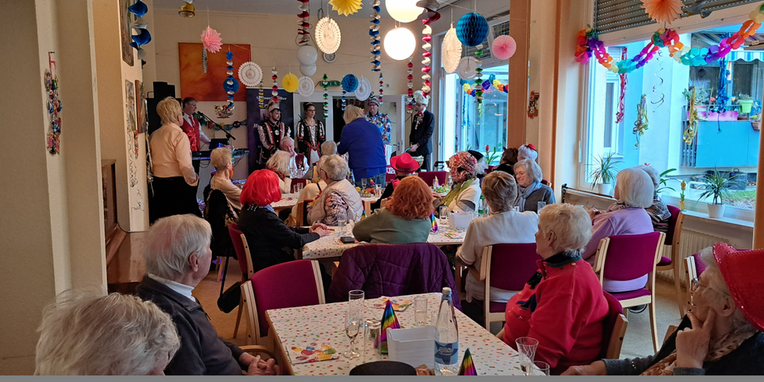 Närrisches Treiben in der Seniorenwohnanlage im Pappelweg