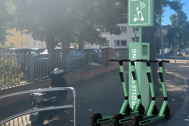 Mit KI wurde eine E-Roller LAdestation visualisiert