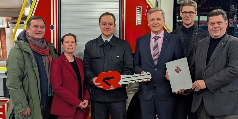 Bescheidübergabe bei der Freiwilligen Feuerwehr in Neu-Isenburg