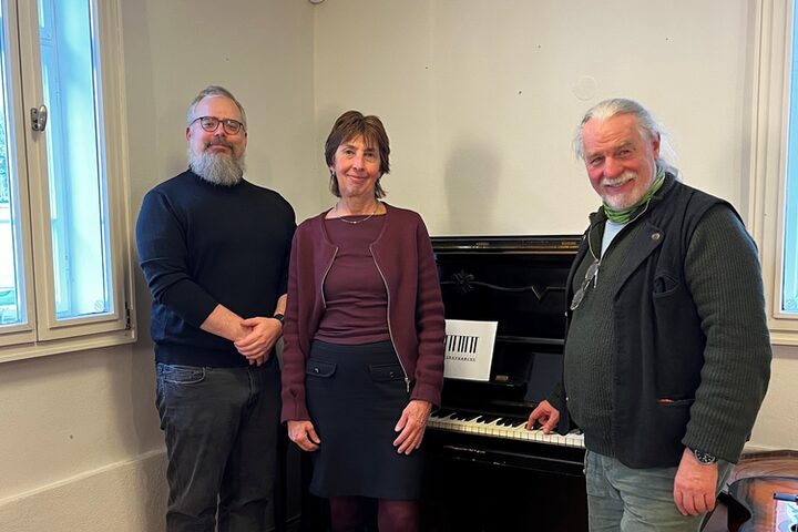 Ein historisches Klavier bereichert jetzt das Infocafe