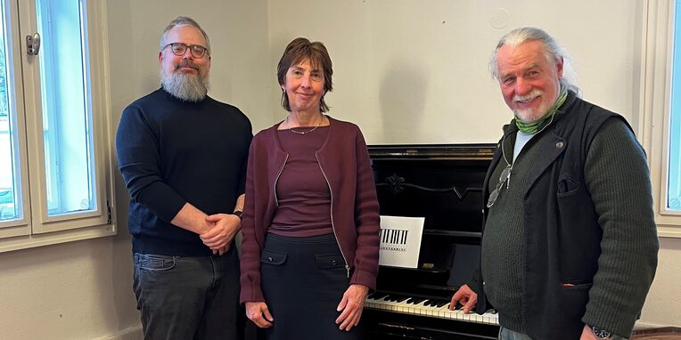 Ein historisches Klavier bereichert jetzt das Infocafe