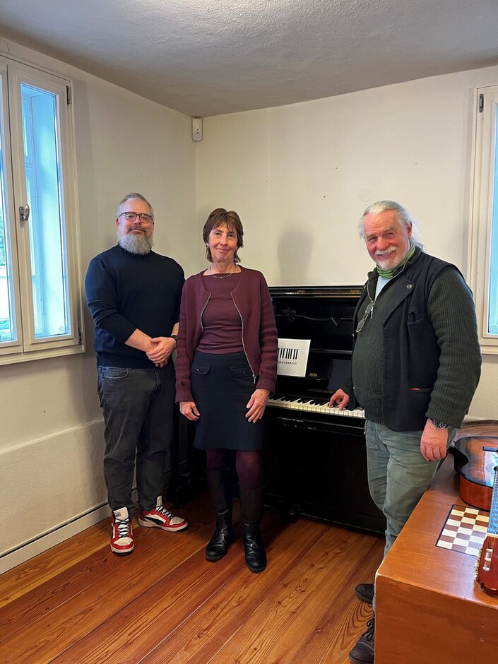 Vlnr: Stephan Schölzel (infocafe), Silke Amrein (Fachbereichsleitung Jugend und Schulsozialarbeit), Werner A. Stahl (1 Vorsitzender Pour l'Ys, e.V.)