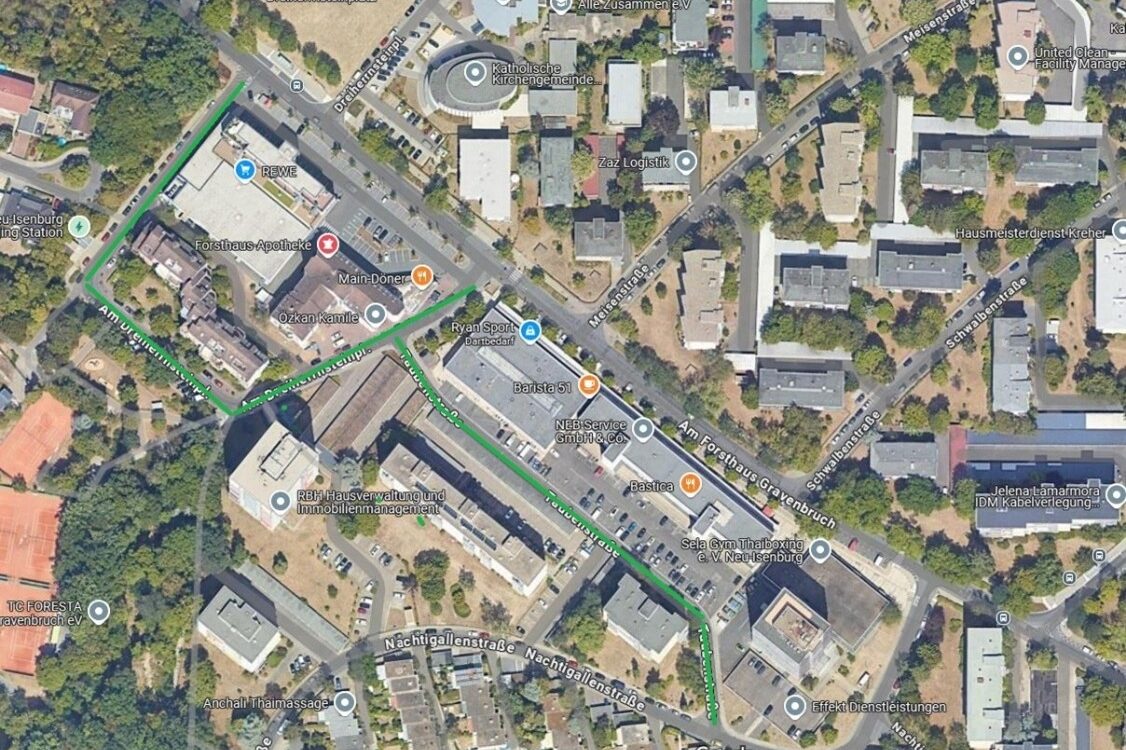 Einbahnstraßen Taubenstraße und Straße „Am Dreiherrnsteinplatz“ werden für Radfahrende in beide Richtungen freigegeben (s. grüne Markierung im Luftbild)