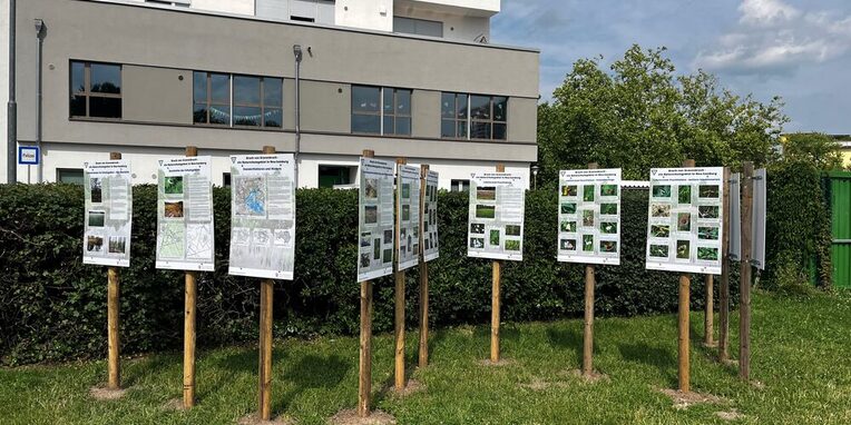 Outdoor-Ausstellung am Dreiherrnsteinplatz in Gravenbruch