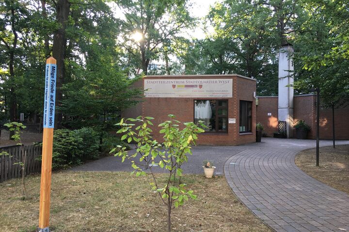 Blick auf das Gebäude des Stadtteilzentrum West