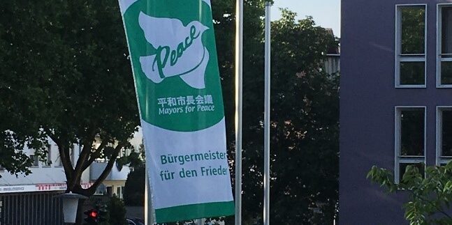 Neu-Isenburg zeigt Flagge gegen Atomwaffen (Archivfoto)