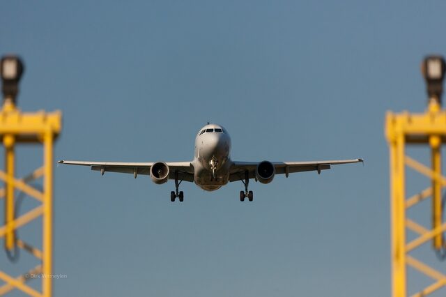 Flugzeug im Landeanflug