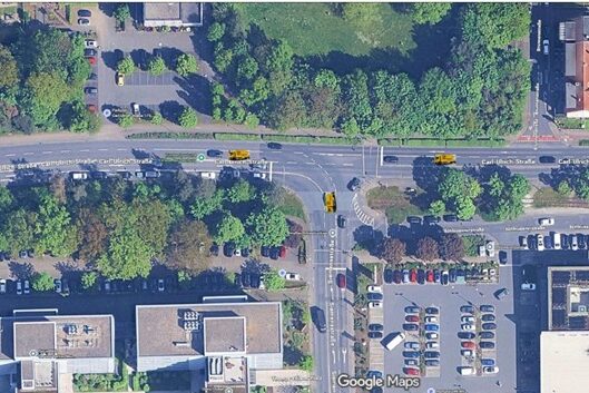 Kanalreinigungsfahrzeuge (gelb) im Kreuzungsbereich Carl Ulrich Straße und Siemensstraße