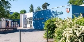 Aussenansicht des WaldSchwimmbades in Neu-Isenburg