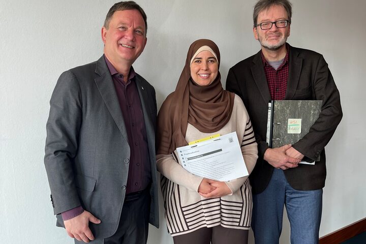 vlnr: Bürgermeister Dirk Gene Hagelstein, Lilia Sahli, Erik Schmekel