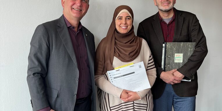 vlnr: Bürgermeister Dirk Gene Hagelstein, Lilia Sahli, Erik Schmekel