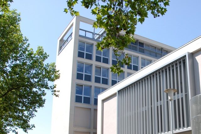 Nordansicht Rathaus Neu-Isenburg mit Plenarsaal rechts