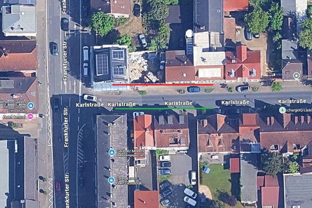 Luftbild der Karlstraße mit Sperrung im ersten und zweiten Bauabschnitt (rote Linie im Luftbild)