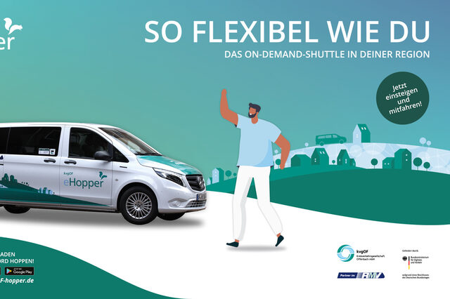 Symbolbild des Hopper On-Demand-Service in grün-weiß mit dem Hopperbus auf der linken Seite und einer männlichen Person auf der rechten Seite, die den Hopper nutzen möchte