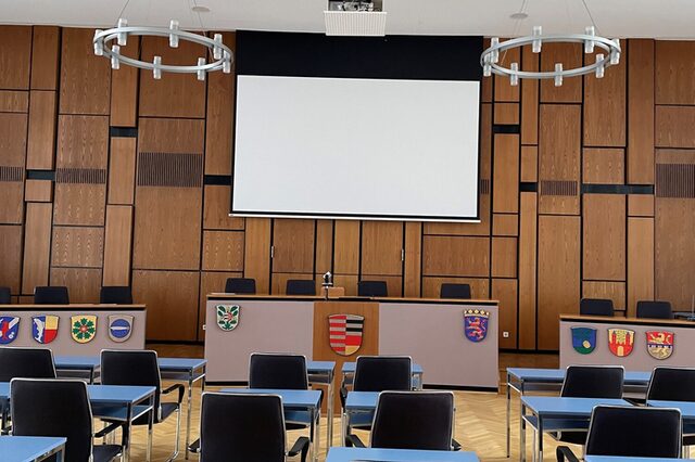 Plenarsaal im Rathaus der  Stadt Neu-Isenburg