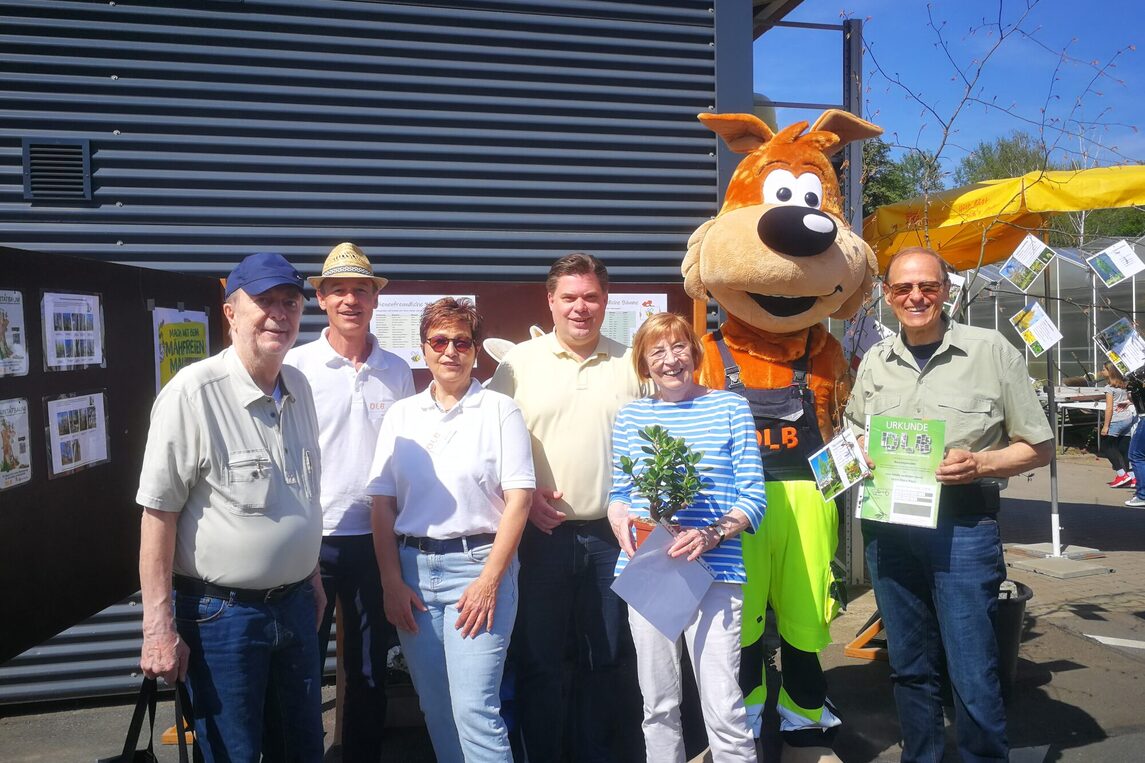 Gruppenfoto mit den Baumspendern, Erster Stadtrat, DLB und Nabu