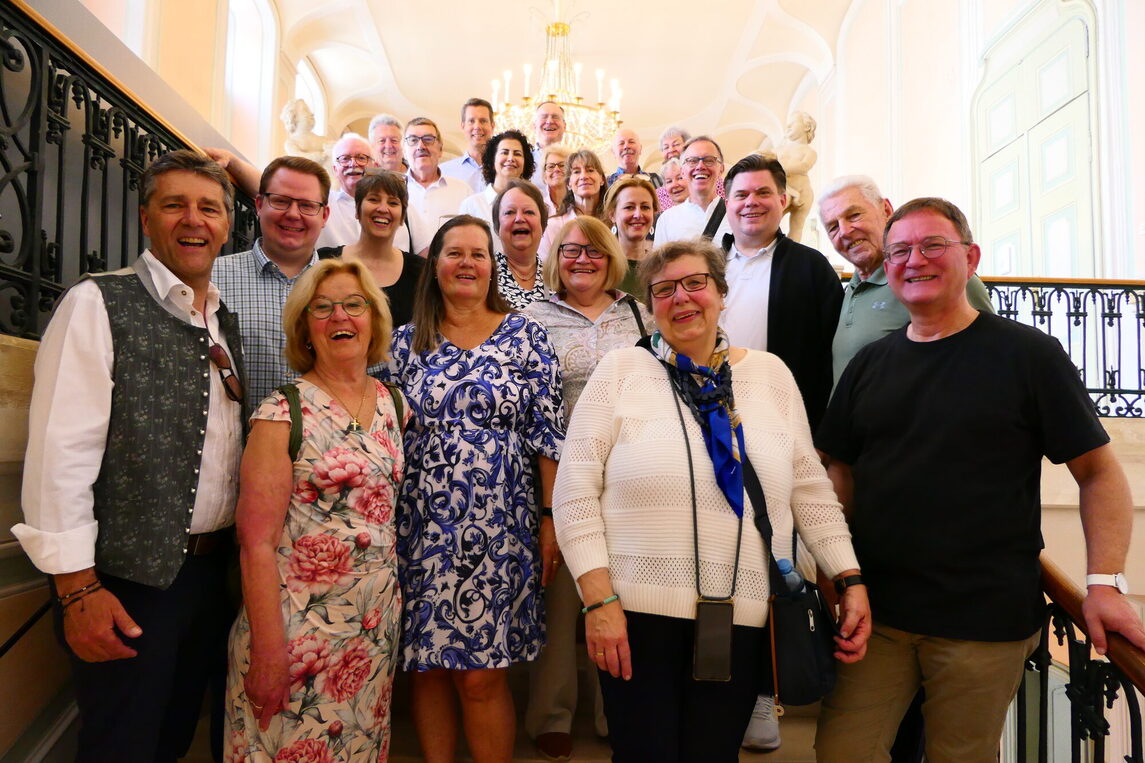 Gruppenfoto Delegation Neu-Isenburg mit Bad Vöslauer Gastgebern