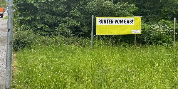 Banner der Verkehrsprävention des Polizeipräsidiums Südosthessen aus der aktuellen Kampagne „Runter vom Gas“ des Deutschen Verkehrssicherheitsrats (DVR)