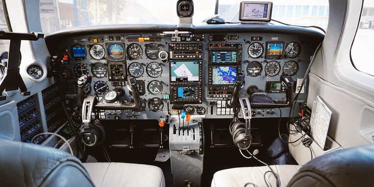 Innenansicht eines Cockpits