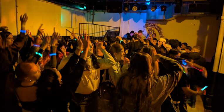 Ausgelassene Stimmung bei der großen Jubiläumsfeier im JUZ Gravenbruch