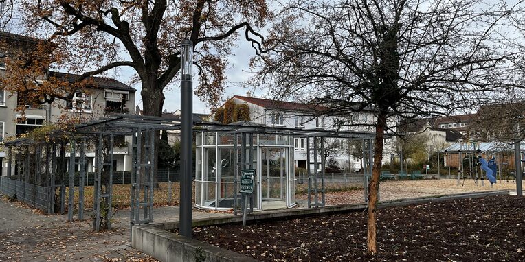 Blick auf den Spielplatz Adolf Bauer Straße