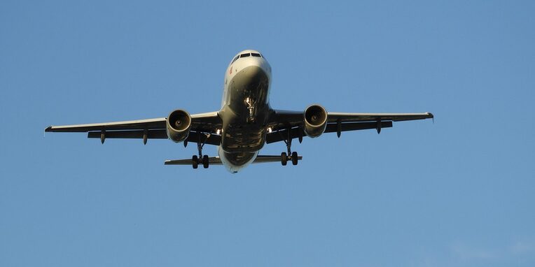 Flugzeug im Landeanflug