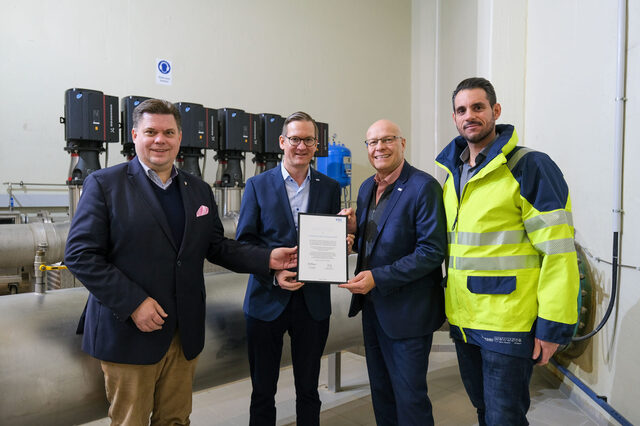 Urkundenübergabe an die Stadtwerke Neu-Isenburg GmbH