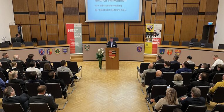 Bürgermeister Dirk Gene Hagelstein bei der Eröffnung des Wirtschaftsempfangs