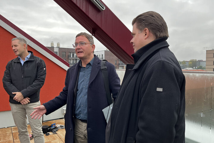 vlnr Stephan Burbach, Bürgermeistert Dirk Gene Hagelstein und Erster Stadtrat Stefan Schmitt