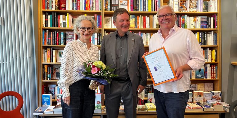 vlnr Anja Kronier, Bürgermeister Dirk Gene Hagelstein und Michael Roth