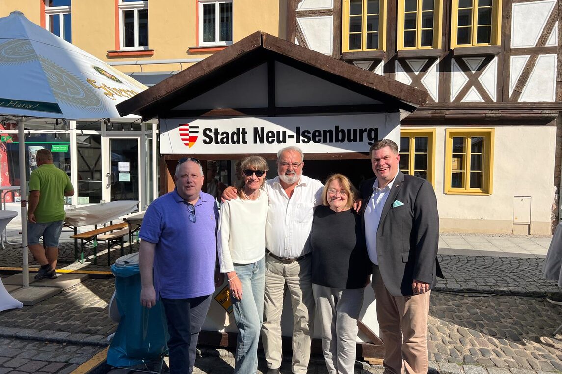 Vlnr.: Dezernent Pierre Fontaine, Martina Schuder, Bürgermeister a.D. Werner Beyer, Ute Marschalk, Erster Stadtrat Stefan Schmitt