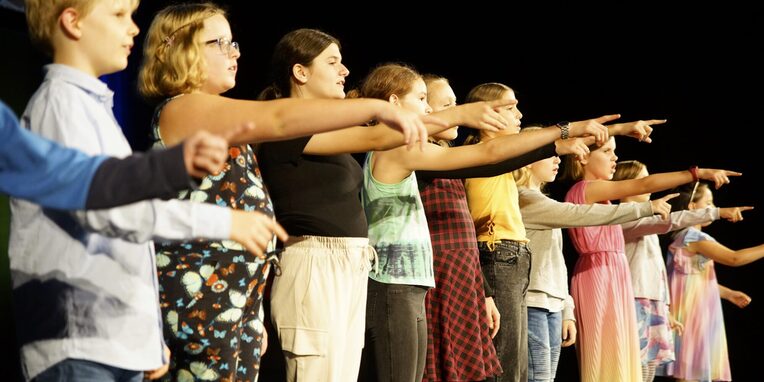 Kinder der Musikschule beim Benefizkonzert des Lionsclub Neu-isenburg in der Hugenottenhalle