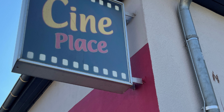 Schild Cine Place